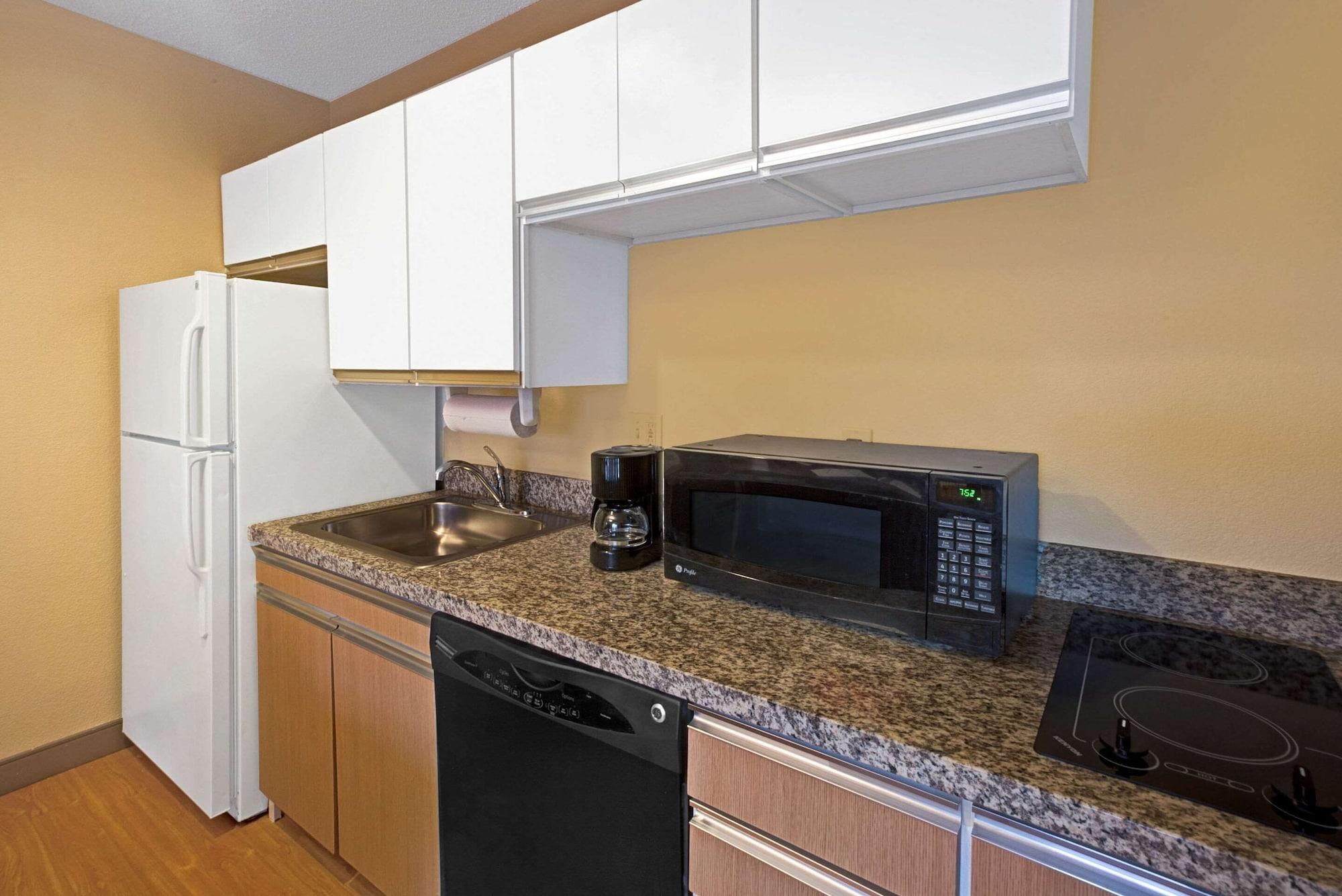 Mainstay Suites Hartford Meriden Exteriör bild