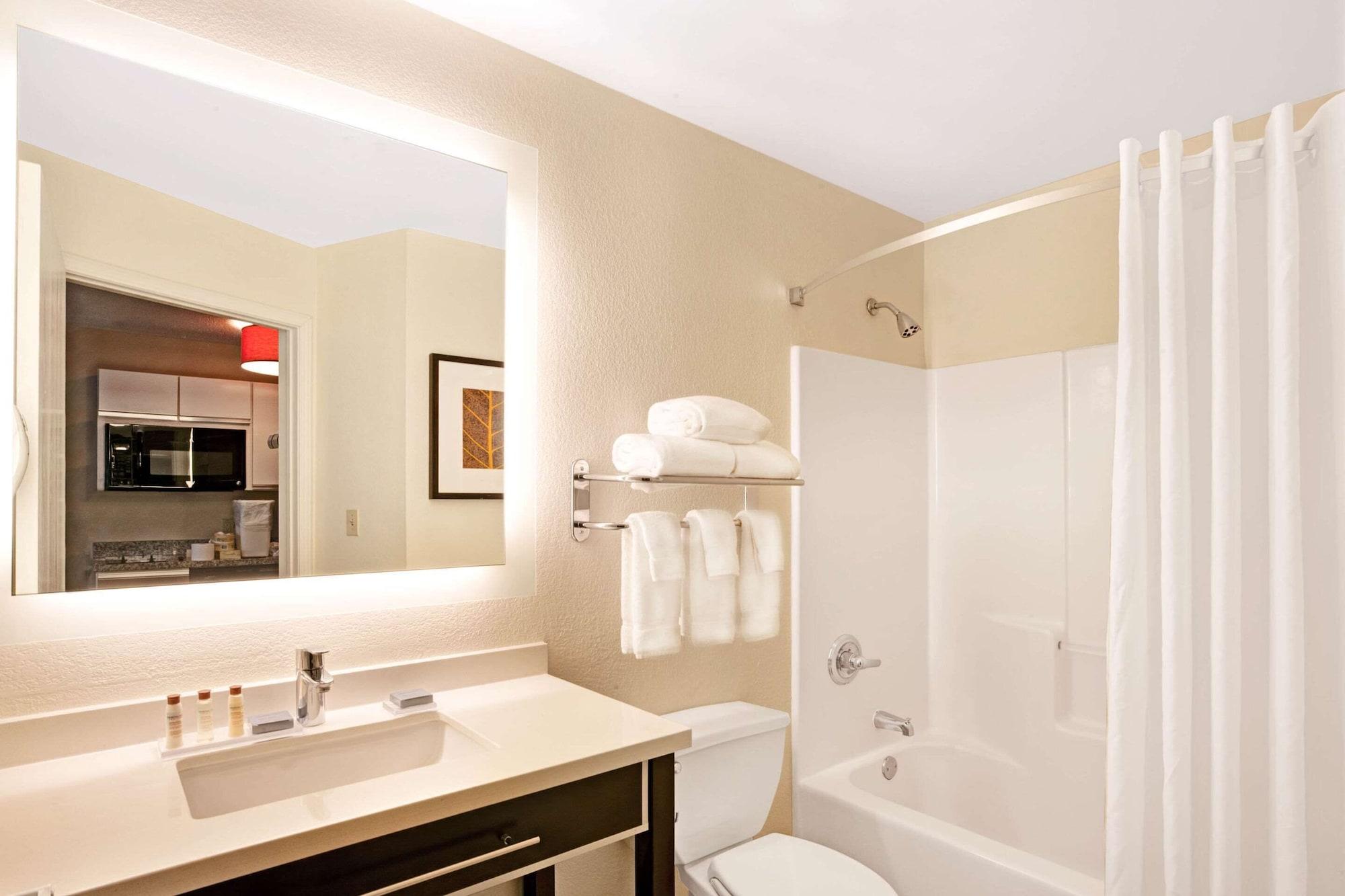 Mainstay Suites Hartford Meriden Exteriör bild