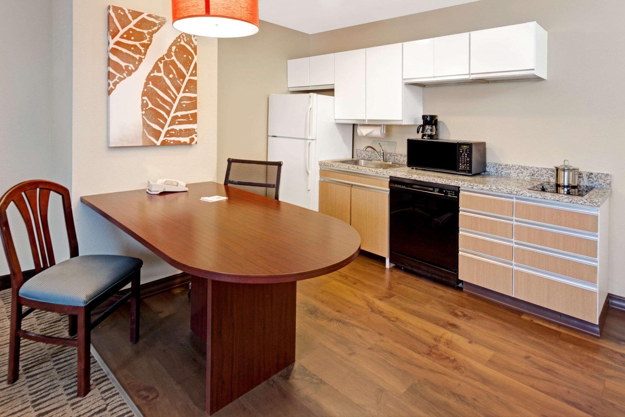 Mainstay Suites Hartford Meriden Exteriör bild