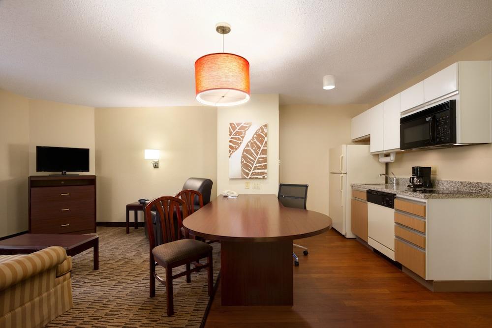 Mainstay Suites Hartford Meriden Exteriör bild