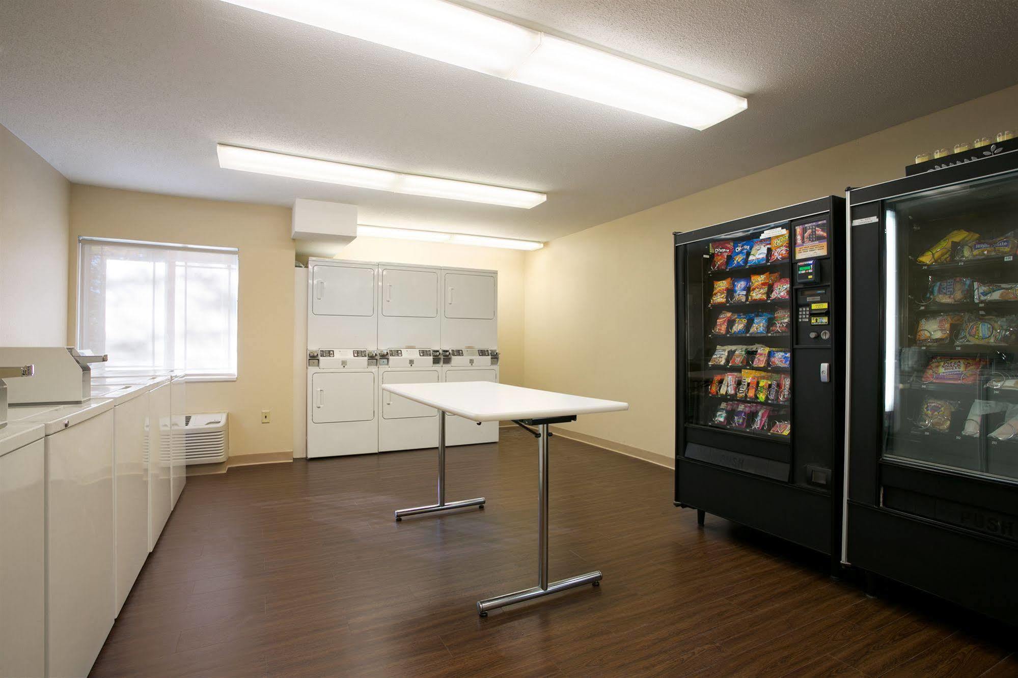 Mainstay Suites Hartford Meriden Exteriör bild