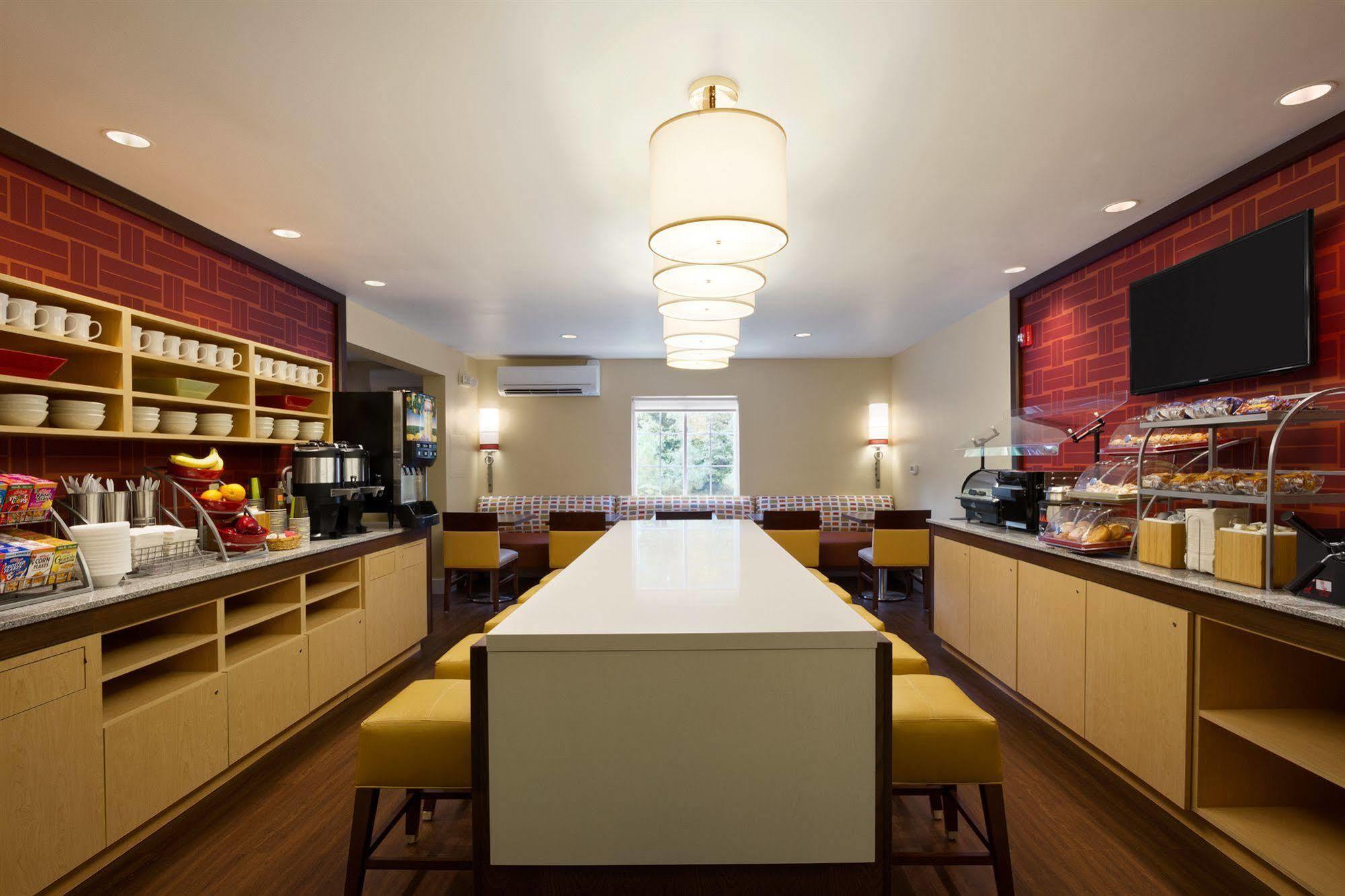 Mainstay Suites Hartford Meriden Exteriör bild